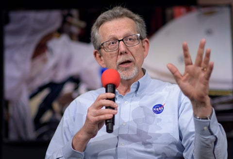 Jim Green, Ph.D. en Física Espacial de la Universidad de Iowa y científico de la NASA
