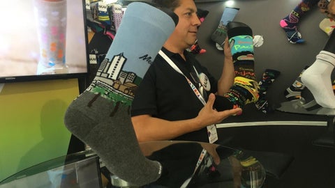 Las medias personalizadas se convirtieron en prendas claves para vestir.