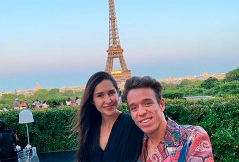 Michelle Durango y su esposo, el ciclista Rigoberto Urán, en París