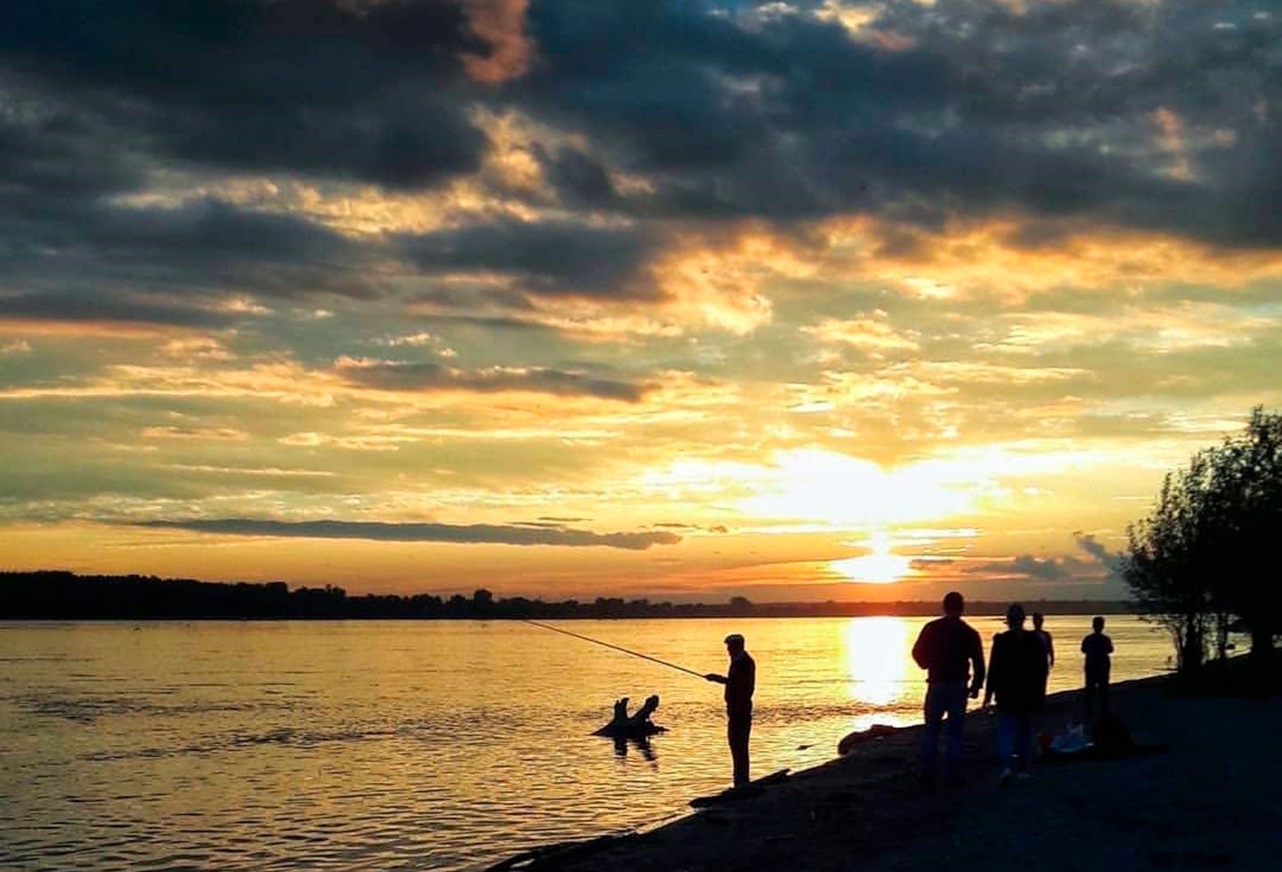 Novosibirsk es un lago contaminado que tiene un brillo especial