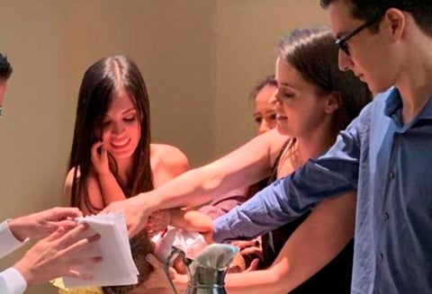 Manuela y Luisa Gómez, pareja homosexual que bautizó a su hijo Matías