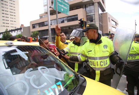 Paro de taxis en Bogotá contra plataformas como Uber y Cabify