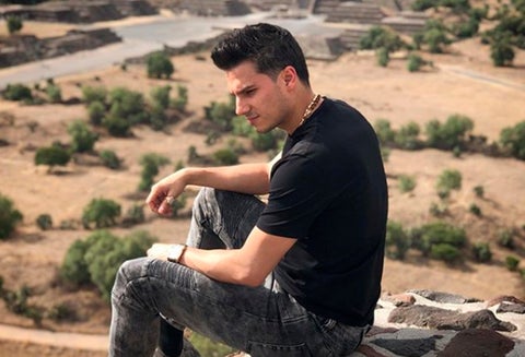 Sus padres lo avergonzaron en presencia de Jorge Celedón e Iván Calderón.