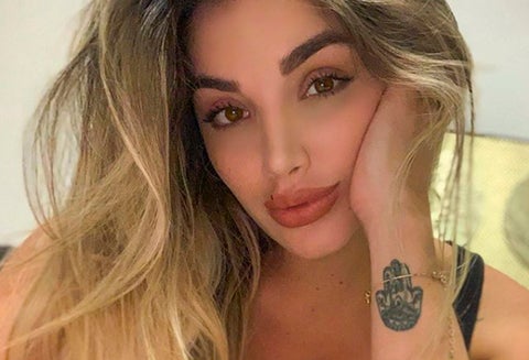 La presentadora compartió una foto que tuvo una peculiar reacción del hermano de su pareja.