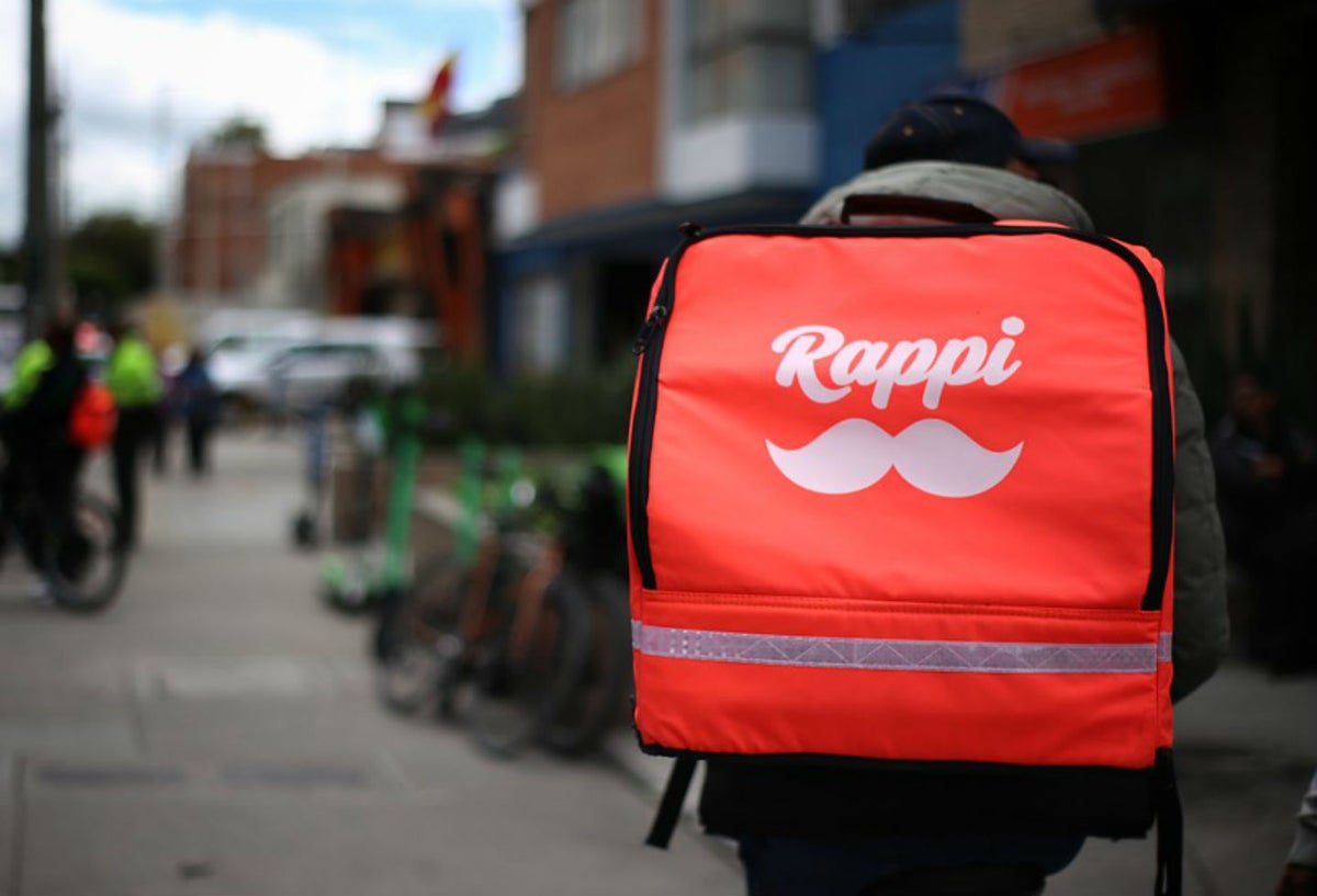 Maleta de repartidor que trabaja con Rappi