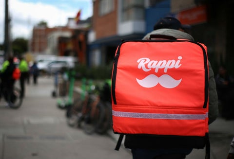 Maleta de repartidor que trabaja con Rappi