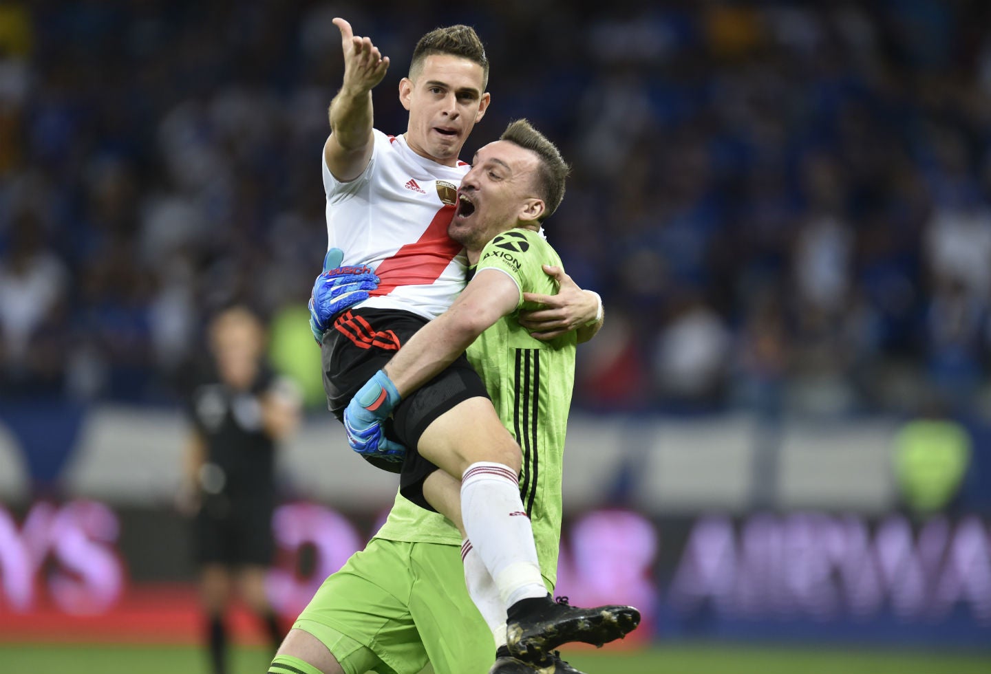 Rafael Santos Borré y Franco Armani