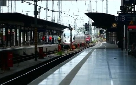 Tren arrolla a niño en Alemania