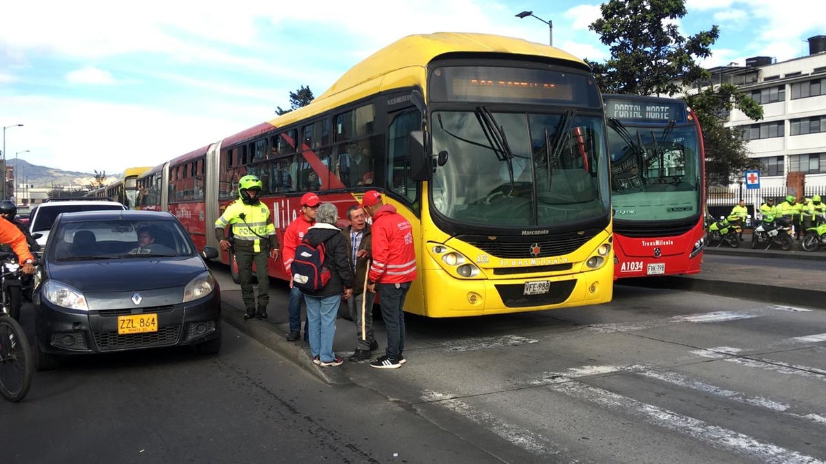 Bloqueo de Transmilenio, por parte de usuarios de Capital Salud.