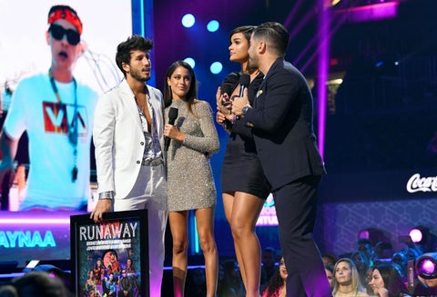 Sebastián Yatra y Tini en Premios Juventud 2019