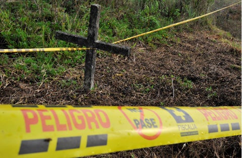 Demarcación en zona donde se sospecha hay restos de desaparecidos por el conflicto.