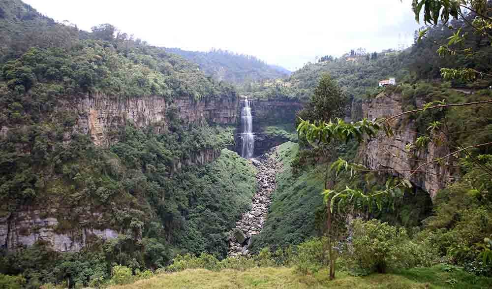 Salto de Tequendama / rio / medio ambiente / naturaleza