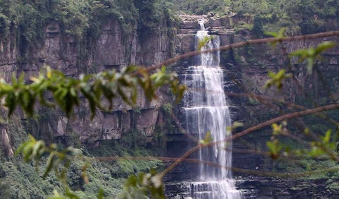 Salto de Tequendama / rio / medio ambiente / naturaleza