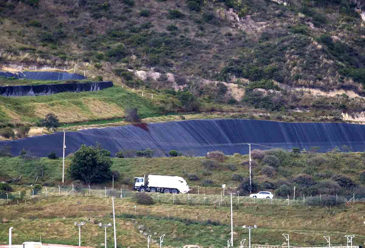 Relleno doña juana / basuras / camiones de basura / medio ambiente / doña juana