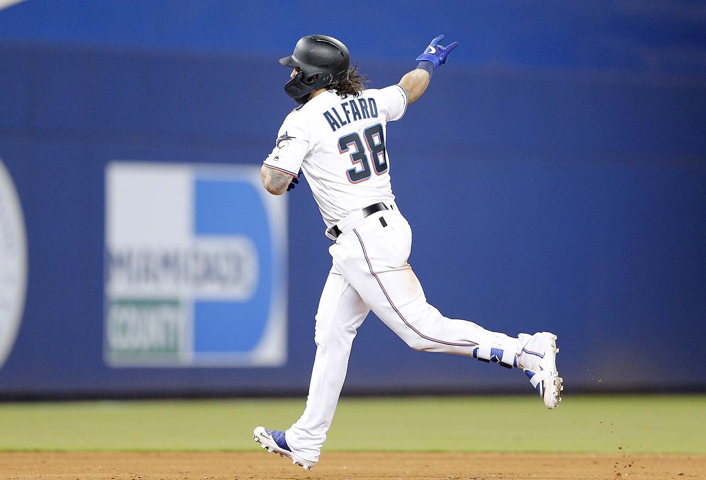 Alfaro llegó a 14 jonrones en la temporada de la MLB La FM