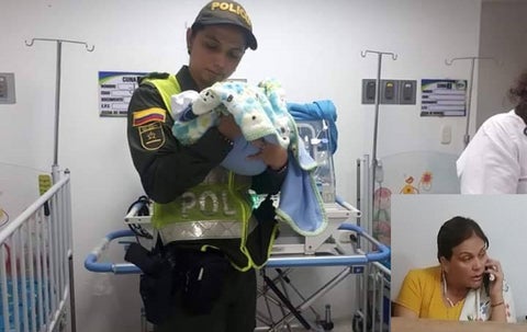 Una docente habría abandonado a su hijo.