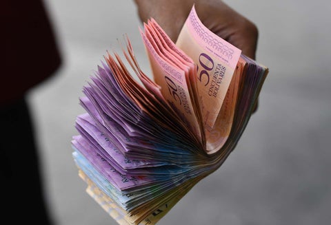El bolívar enfrenta una seria devaluación.
