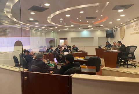 El momento en que la Comisión de Acusación está decidiendo en proceso contra Santos.