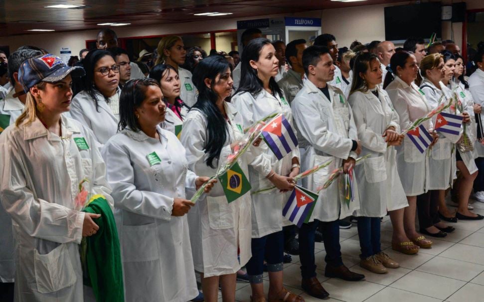 Médicos cubanos
