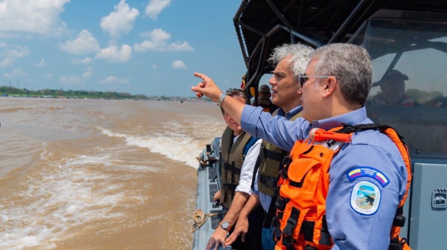 Presidente Iván Duque y el ministro de Ambiente, Ricardo Lozano, en la Amazonía.