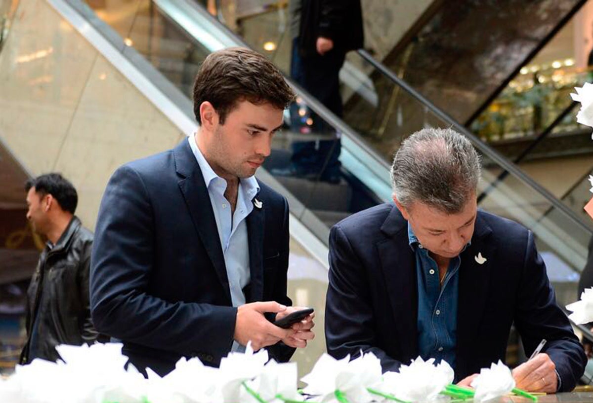 Esteban Santos y su padre, el expresidente Juan Manuel Santos