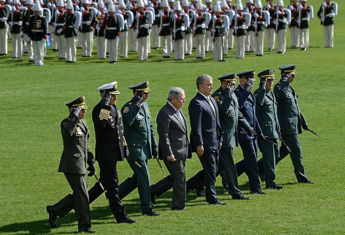 Guillermo Botero, ministro de Defensa, junto al presidente Iván Duque y las Fuerzas Militares en Bogotá