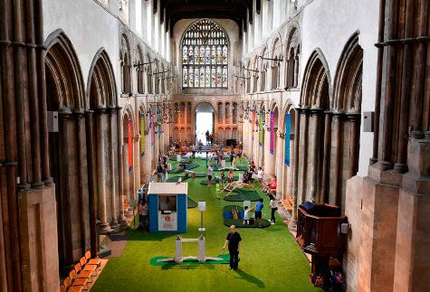 A causa de las vacaciones, la visita a las iglesias británicas en agosto no suele ser demasiado alta.