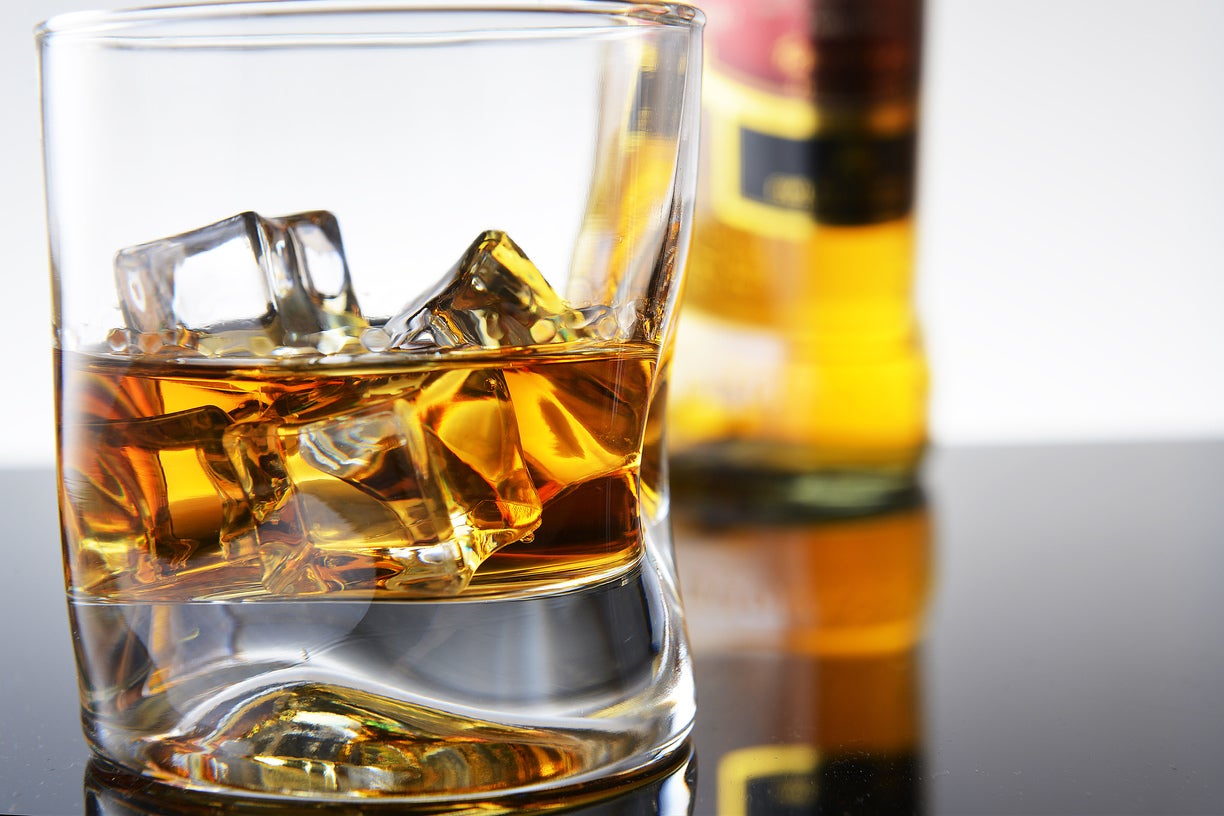 Vaso con whisky