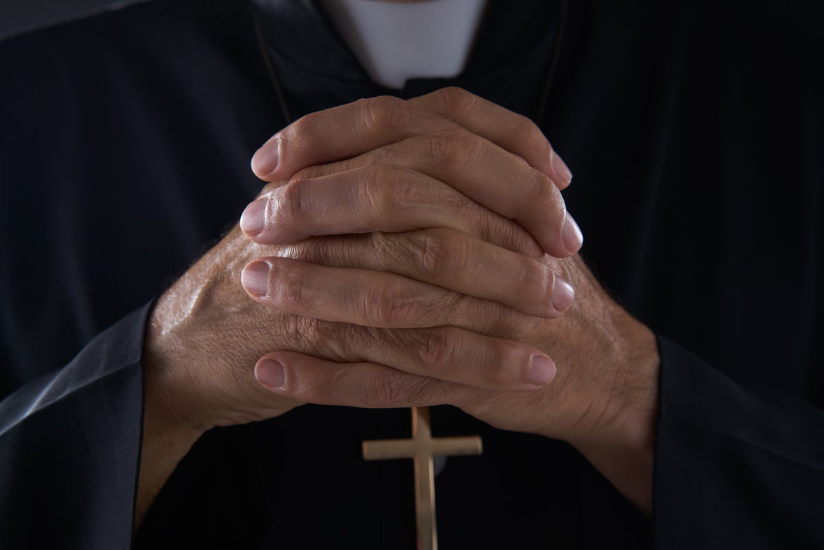 Manos sacerdote