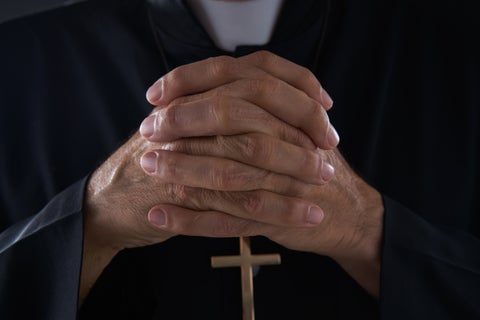 Manos sacerdote