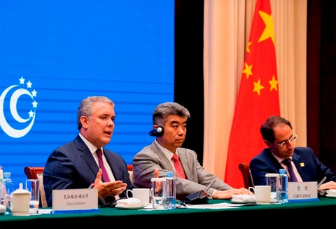 José Manuel Restrepo, ministro de Comercio (a la derecha), acompañando al presidente Iván Duque a China