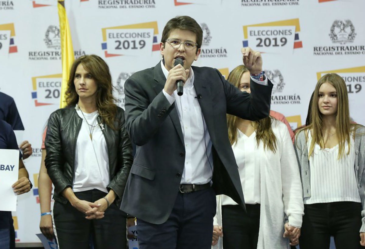 Miguel Uribe Turbay presentando su candidatura a la Alcaldía de Bogotá