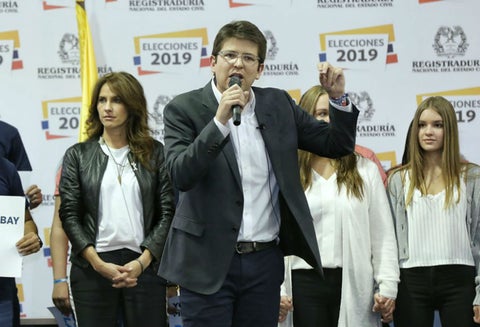 Miguel Uribe Turbay presentando su candidatura a la Alcaldía de Bogotá