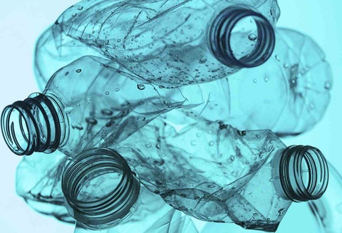Botellas de plástico.
