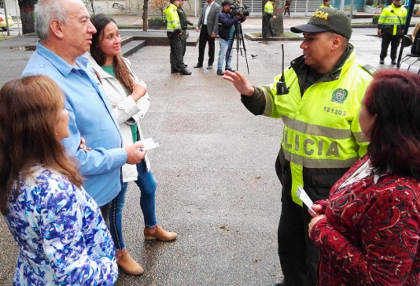 Policía en Teusaquillo atiende a la ciudadanía
