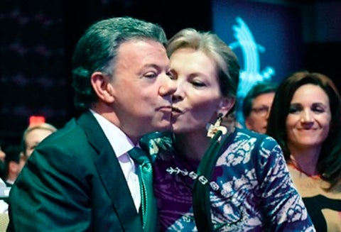 Maria Clemencia De Santos junto a Juan Manuel Santos