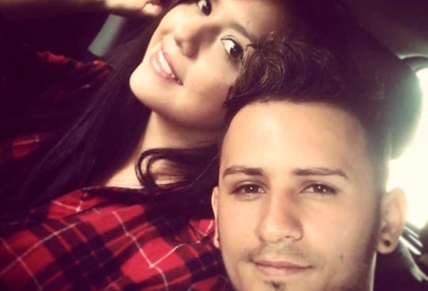 Richard Muñoz Cardona y su esposa