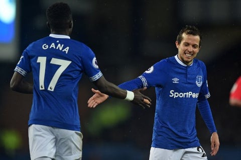 Yerry Mina titular con Everton