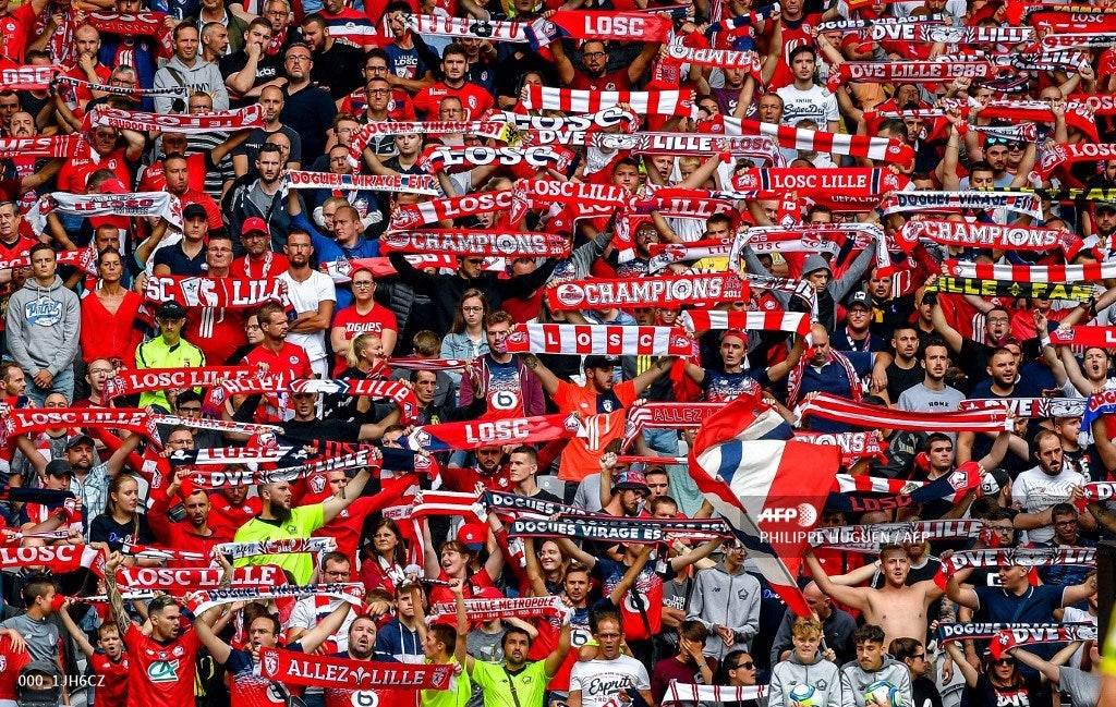 Hinchas de Lille en Francia
