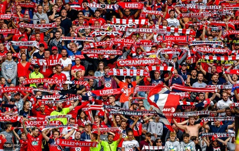 Hinchas de Lille en Francia