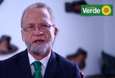Antanas Mockus, senador, luego de un procedimiento médico contra el párkinson