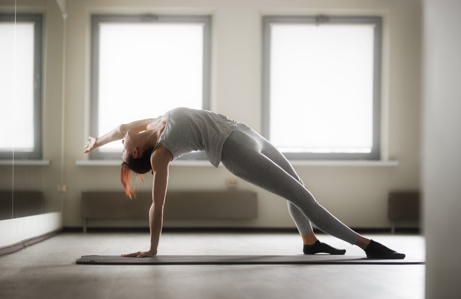 Mujer haciendo ejercicio - Condición física - Gimnasio