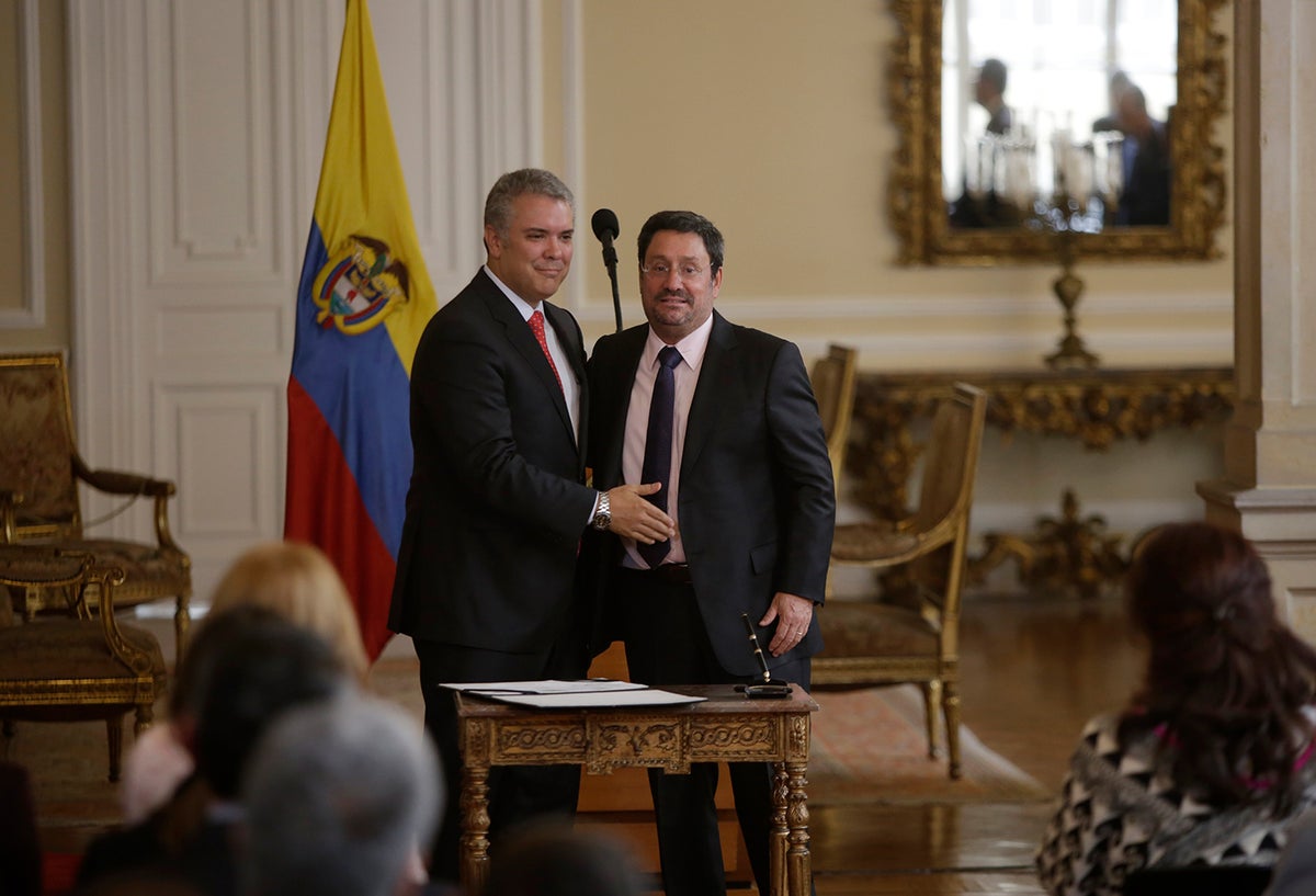 El presidente Iván Duque y Francisco Santos, embajador de Colombia en Estados Unidos, el 6 de septiembre de 2018 en Bogotá