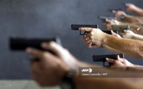 Profesores en la Florida podrán usar armas en caso de tiroteos