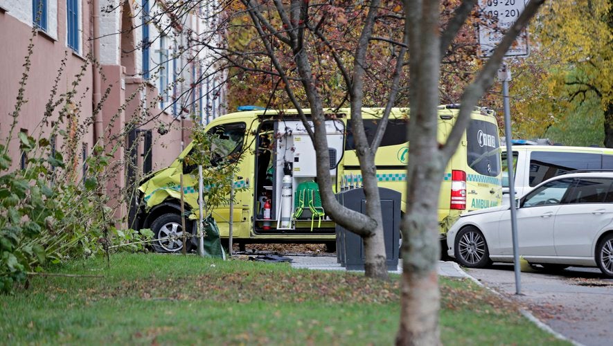 Hombre armado roba ambulancia en Oslo