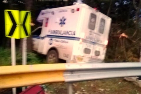 El conductor del vehículo perdió el control del automotor y se salió a un costado de la carretera