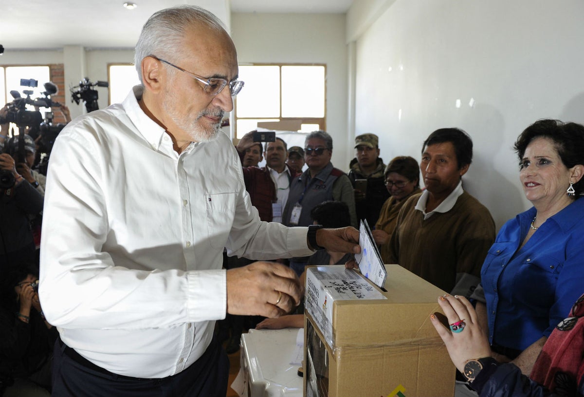 Carlos Mesa, candidato presidencial en Bolivia.