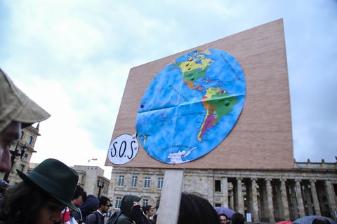 Movilización por la lucha contra el cambio climático en la Plaza de Bolívar de Bogotá