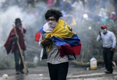 Un manifestante en Quito (Ecuador)