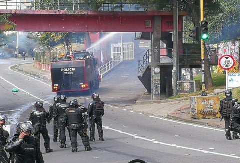 Enfrentamiento entre el Esmad y encapuchados
